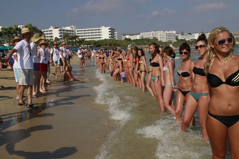 Отпуск с Лесли на Кипре - Лесли (2012)_0.jpg